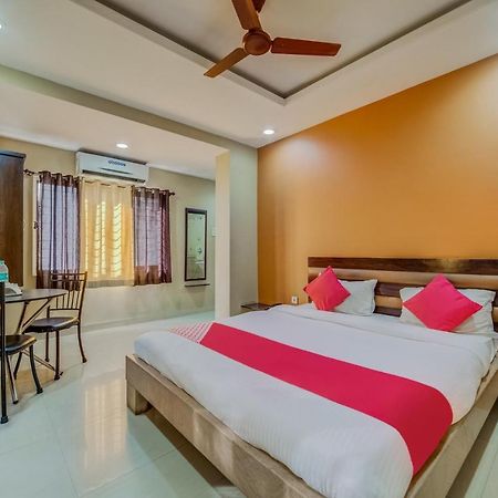 Oyo 18431 Hotel Celestee Grand ไฮเดอราบัด ภายนอก รูปภาพ