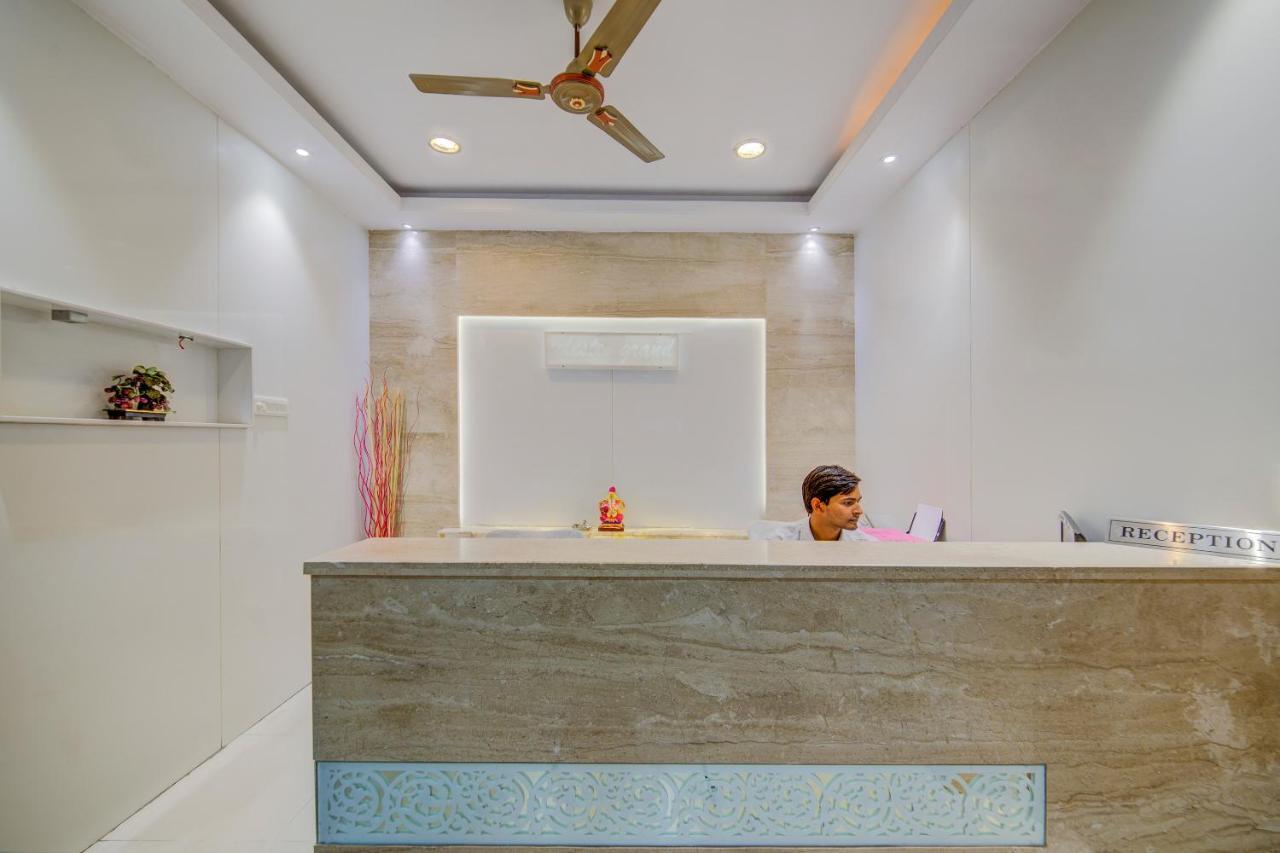 Oyo 18431 Hotel Celestee Grand ไฮเดอราบัด ภายนอก รูปภาพ