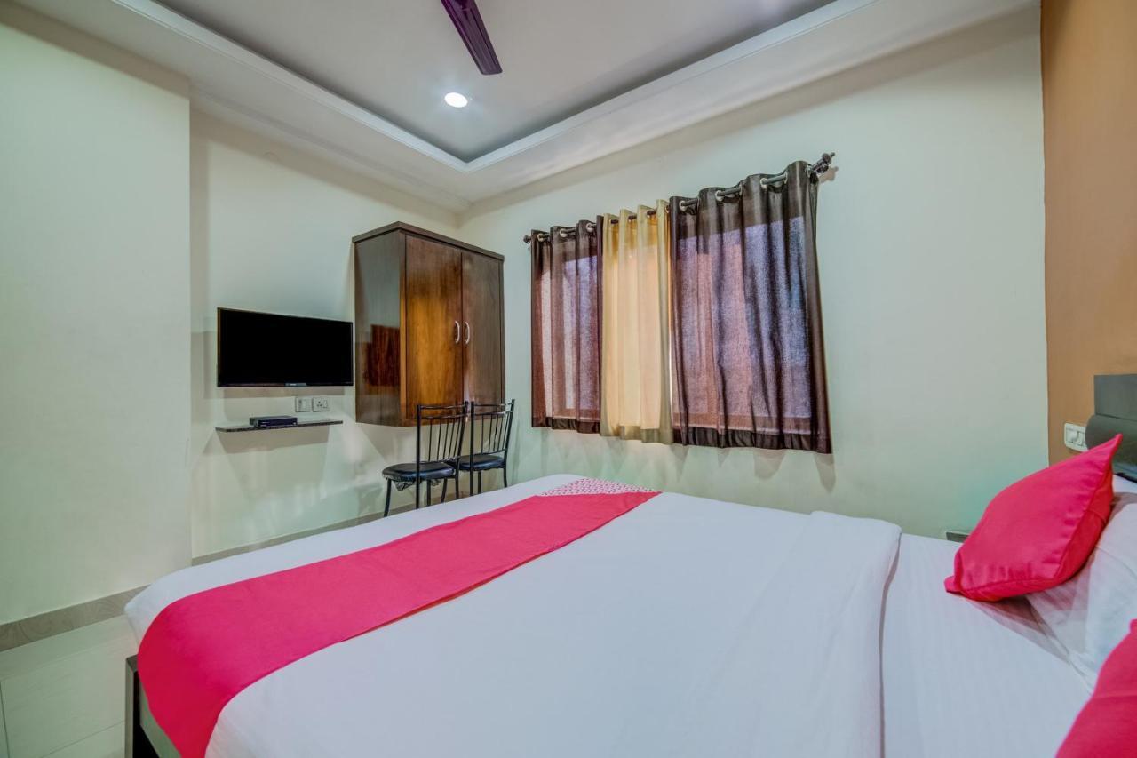 Oyo 18431 Hotel Celestee Grand ไฮเดอราบัด ภายนอก รูปภาพ