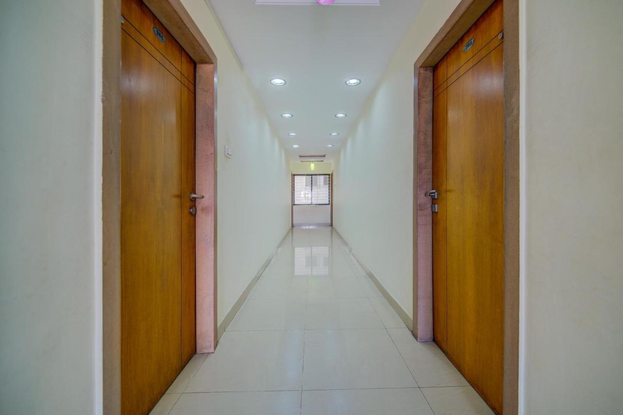 Oyo 18431 Hotel Celestee Grand ไฮเดอราบัด ภายนอก รูปภาพ