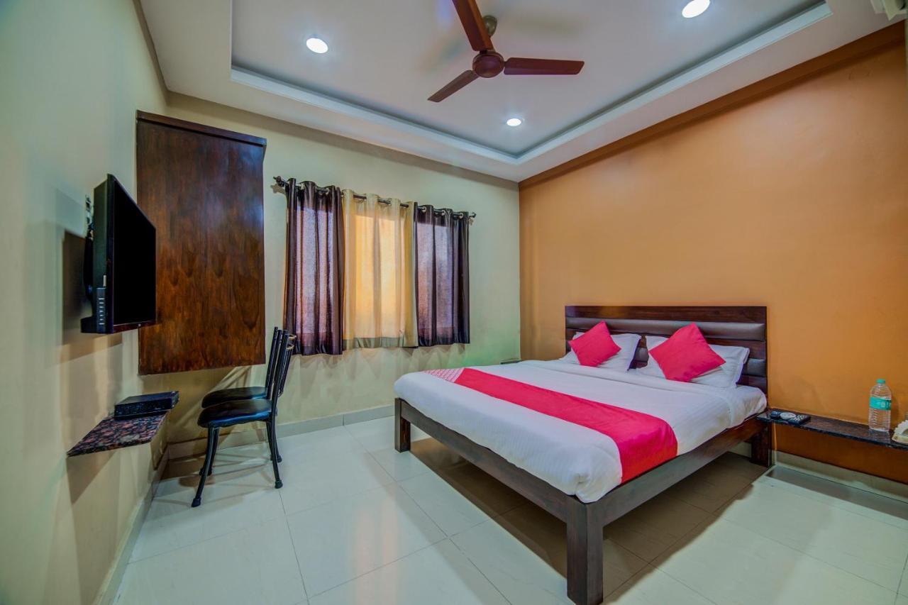 Oyo 18431 Hotel Celestee Grand ไฮเดอราบัด ภายนอก รูปภาพ