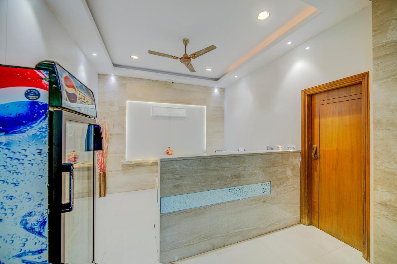 Oyo 18431 Hotel Celestee Grand ไฮเดอราบัด ภายนอก รูปภาพ