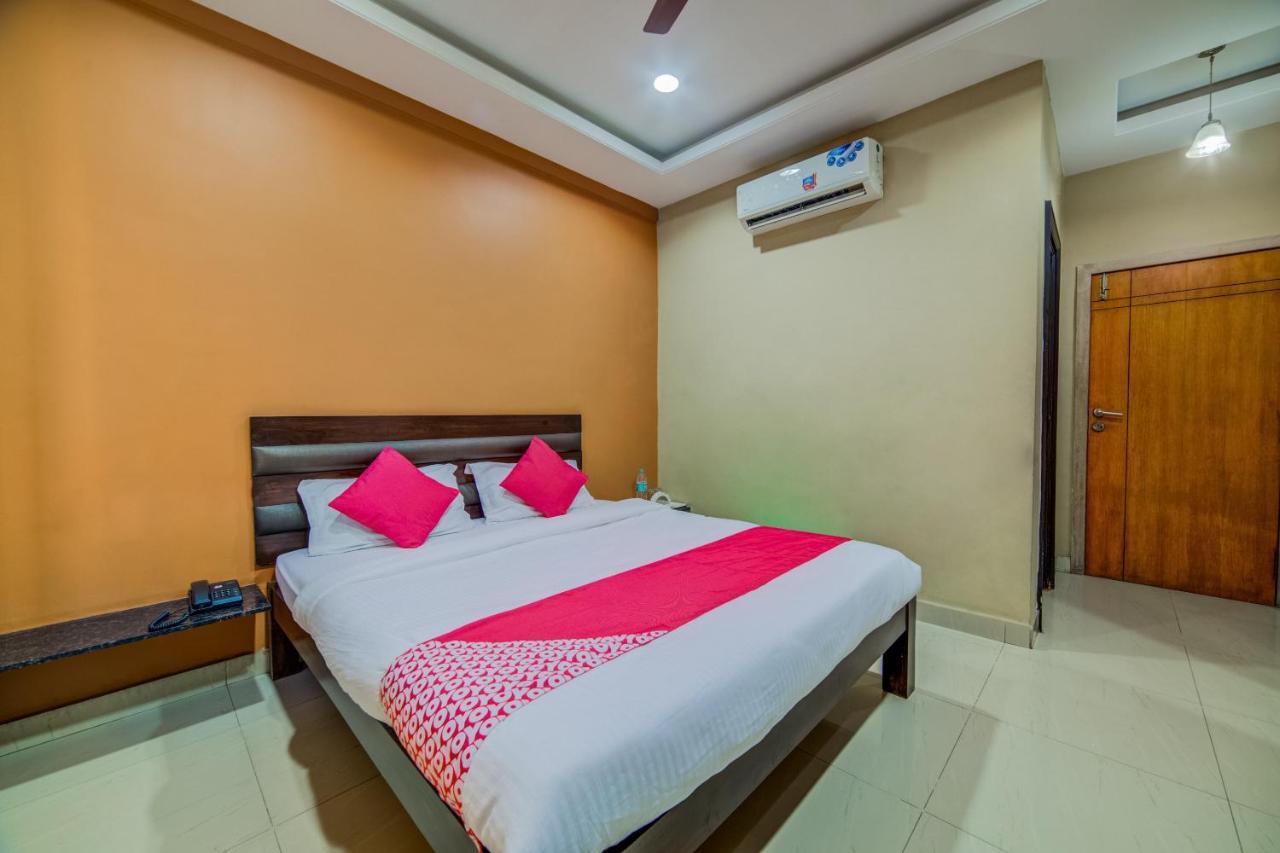 Oyo 18431 Hotel Celestee Grand ไฮเดอราบัด ภายนอก รูปภาพ