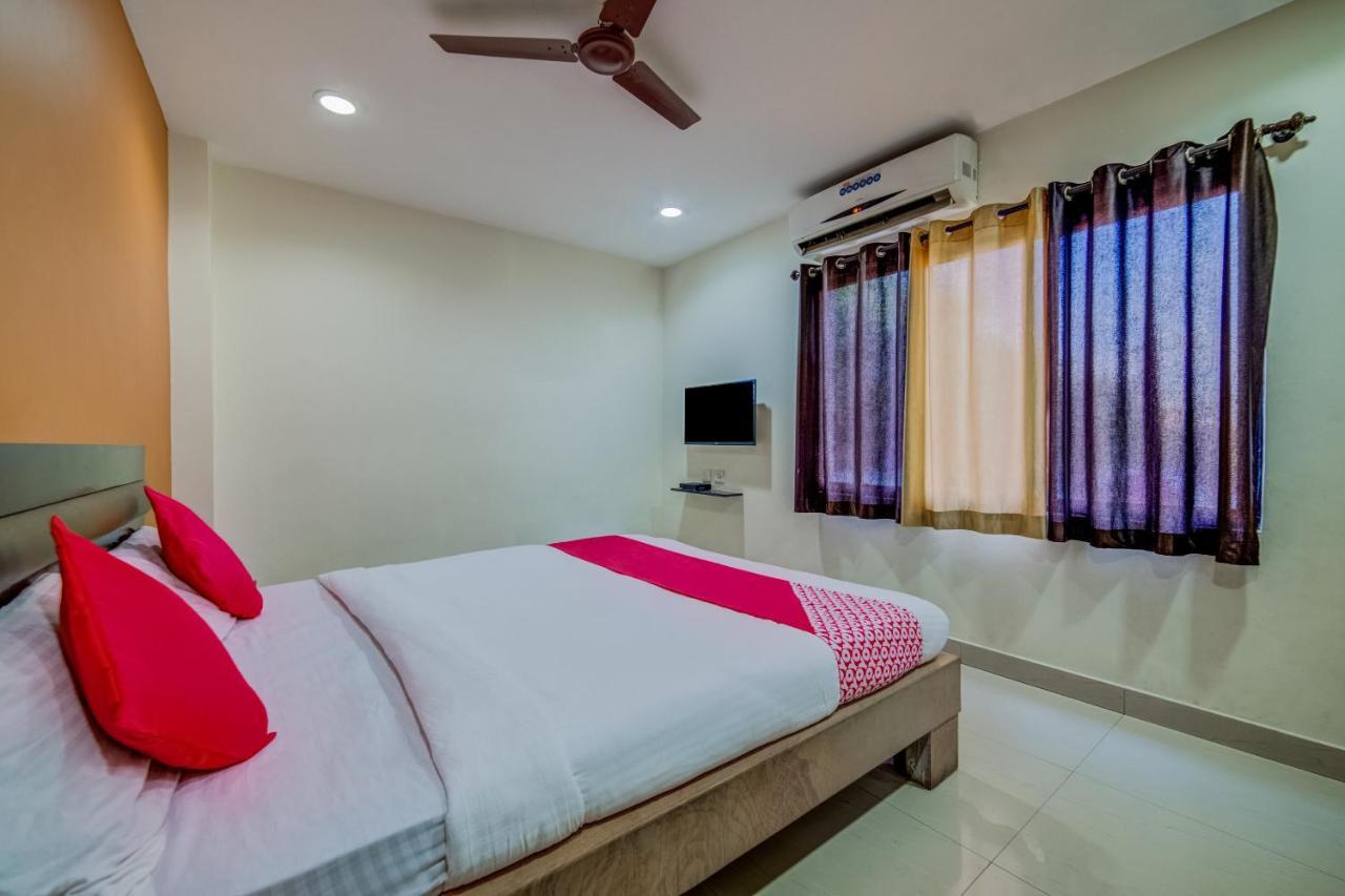 Oyo 18431 Hotel Celestee Grand ไฮเดอราบัด ภายนอก รูปภาพ
