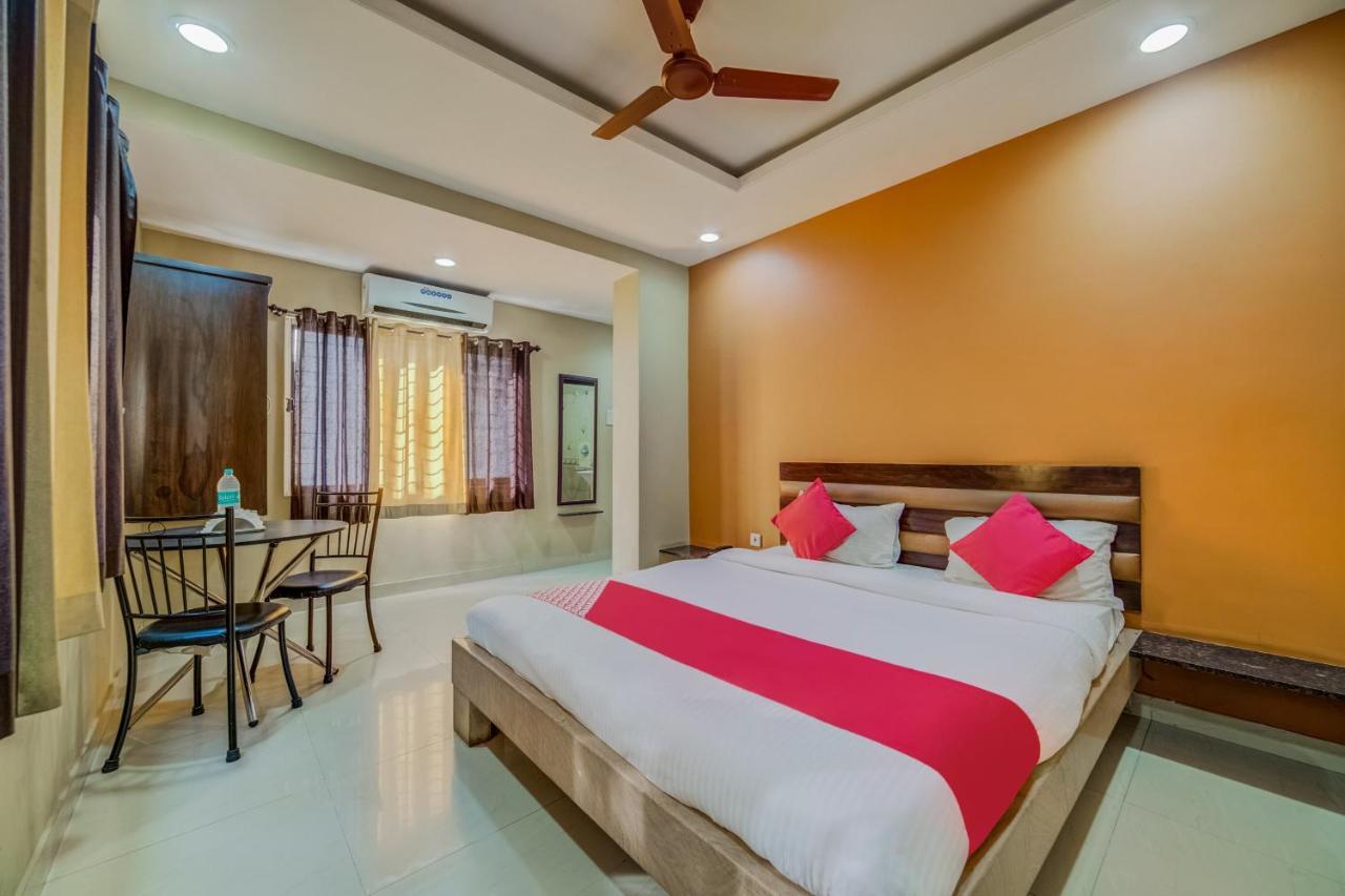 Oyo 18431 Hotel Celestee Grand ไฮเดอราบัด ภายนอก รูปภาพ