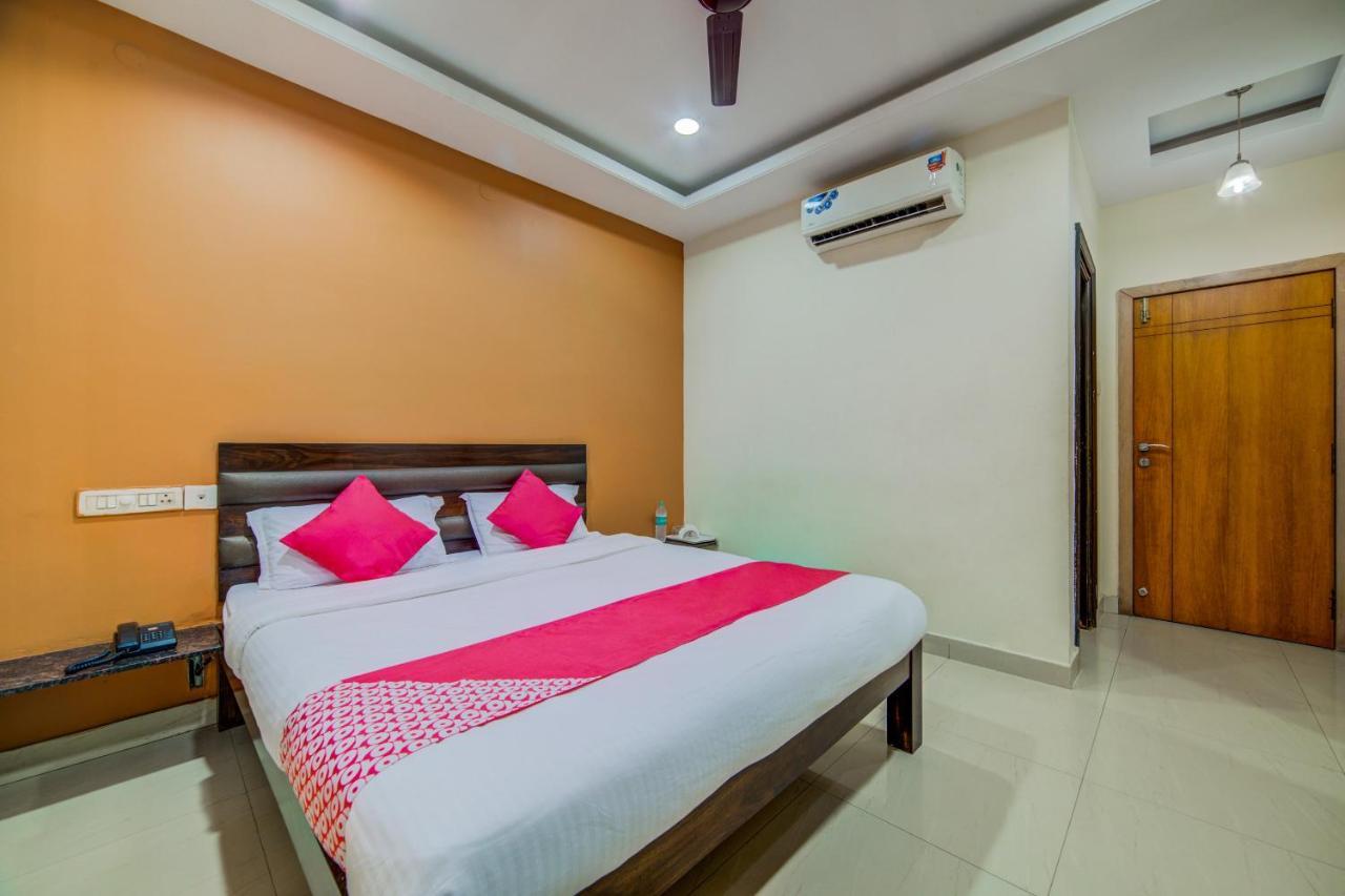 Oyo 18431 Hotel Celestee Grand ไฮเดอราบัด ภายนอก รูปภาพ